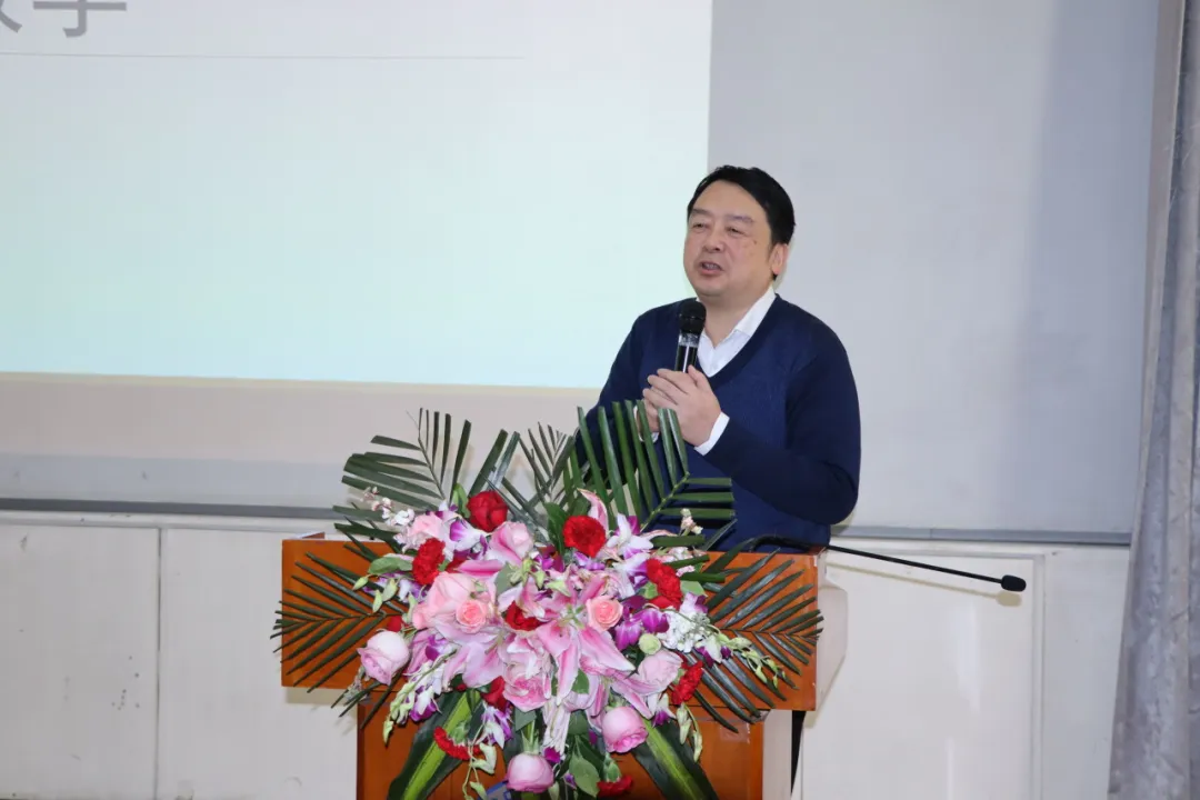 37yl6809永利检测中心第二附属中学正高级教师  何杰老师.jpg